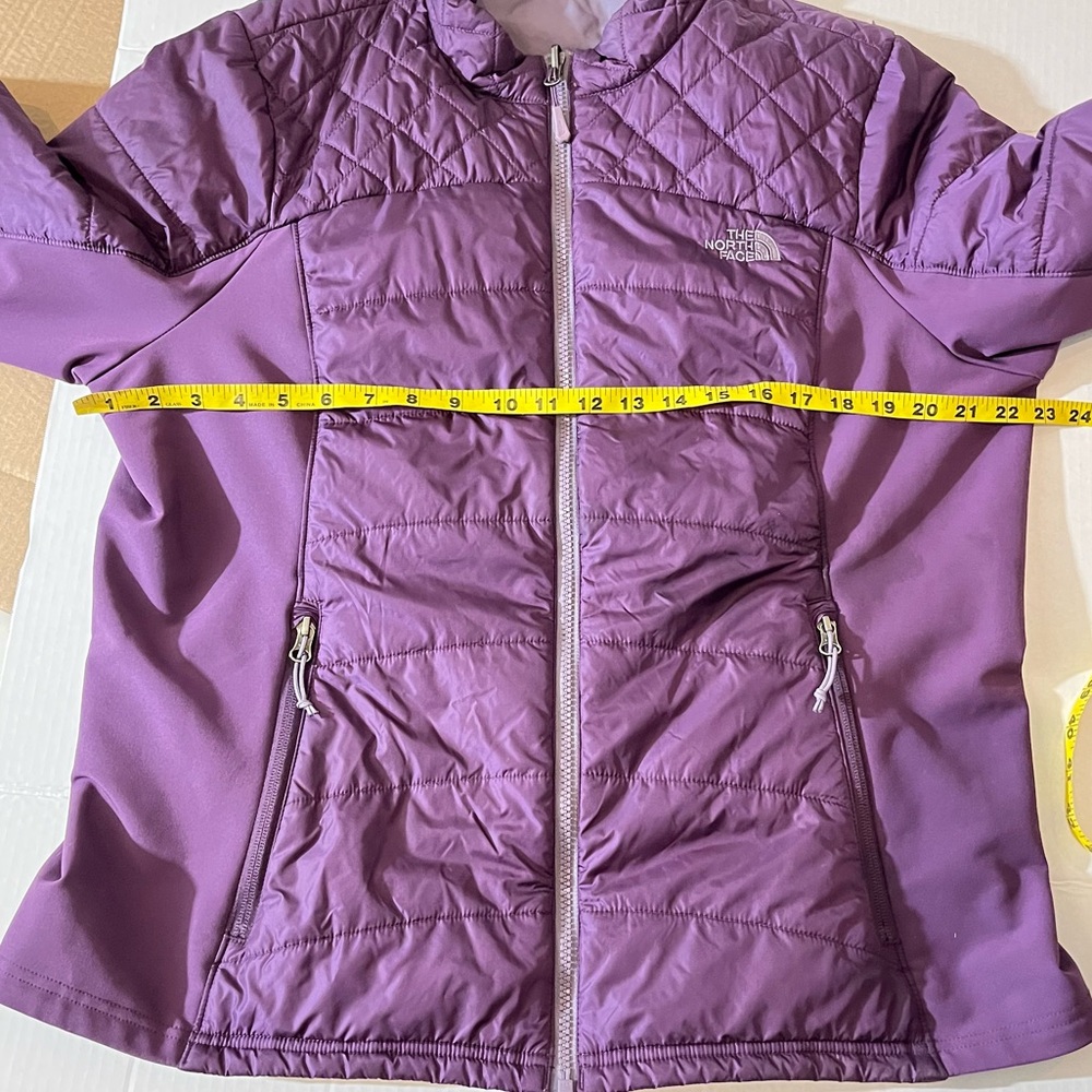 The North Face Puffer Jacket - Picture 9 of 12